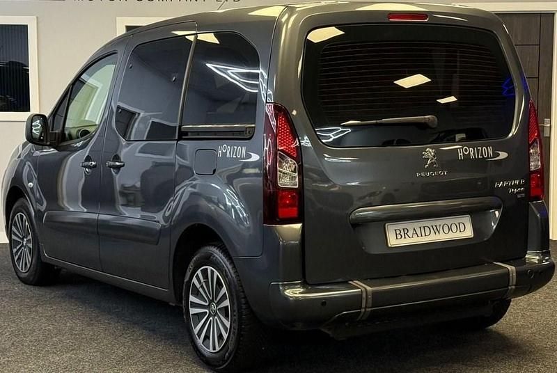 Begagnad Peugeot TePee S 92 HK (67 kW) 2014 Grå Minibuss