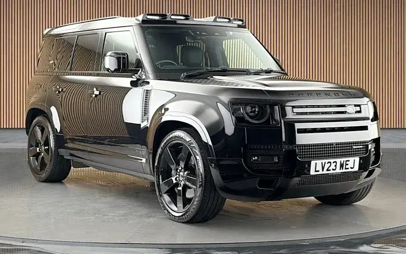 Used Land Rover Defender HSE Dynamic 300 HP (220 kW) 2023 SUV