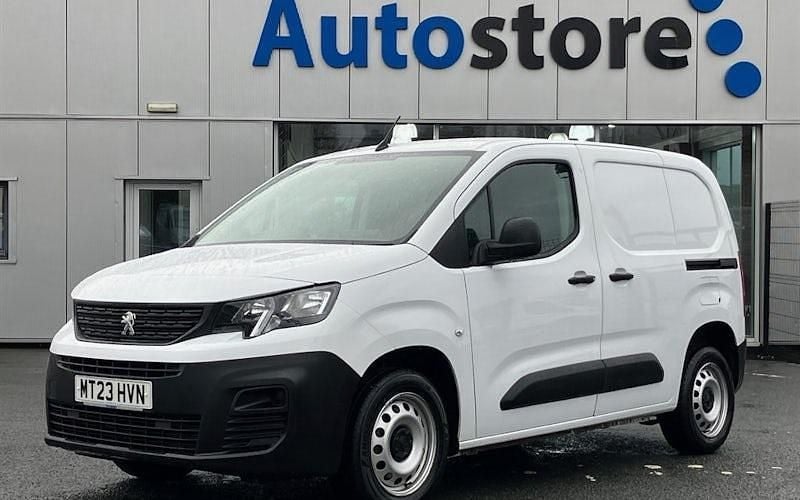 Begagnad Peugeot Partner Premium 102 HK (75 kW) 2023 Minibuss