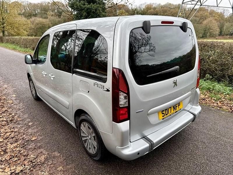 Used Peugeot TePee Allure 100 HP (73 kW) 2017 Silver MPV