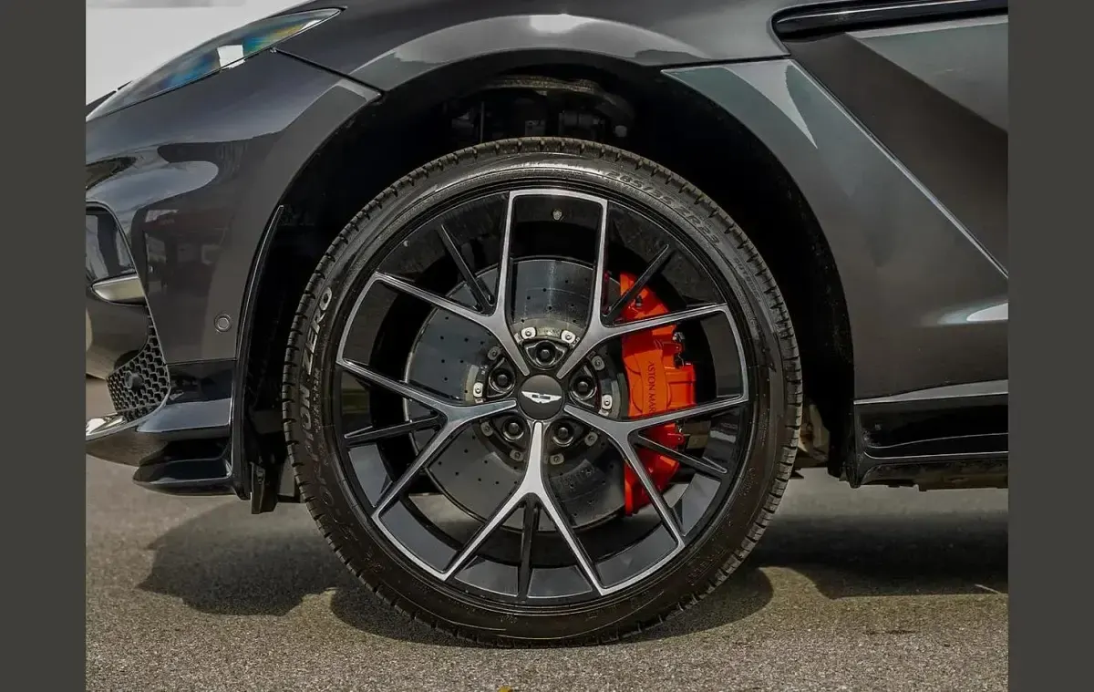 Used Aston Martin DBX 707 697 HP (512 kW) 2025 Black SUV