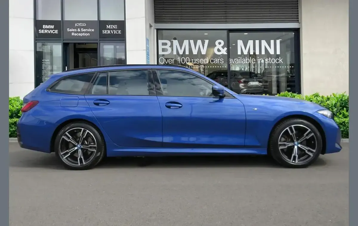Używany BMW 330e M Sport 288 KM (211 kW) 2024 Niebieski Kombi