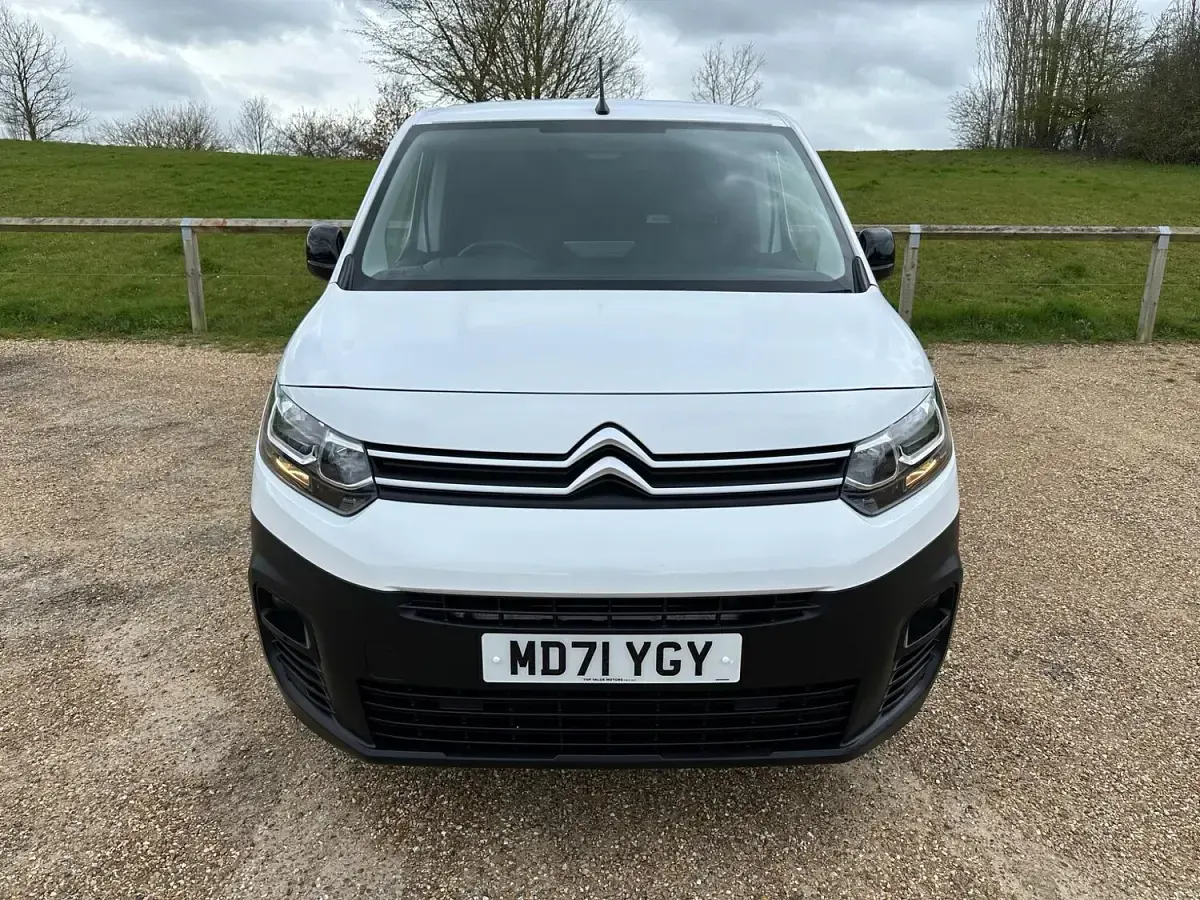 Used Citroën Berlingo PureTech 110 HP (80 kW) 2022 White MPV