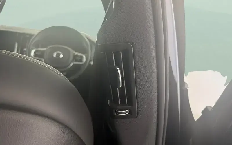 Used Volvo XC60 R-Design 250 HP (183 kW) 2018 Black SUV