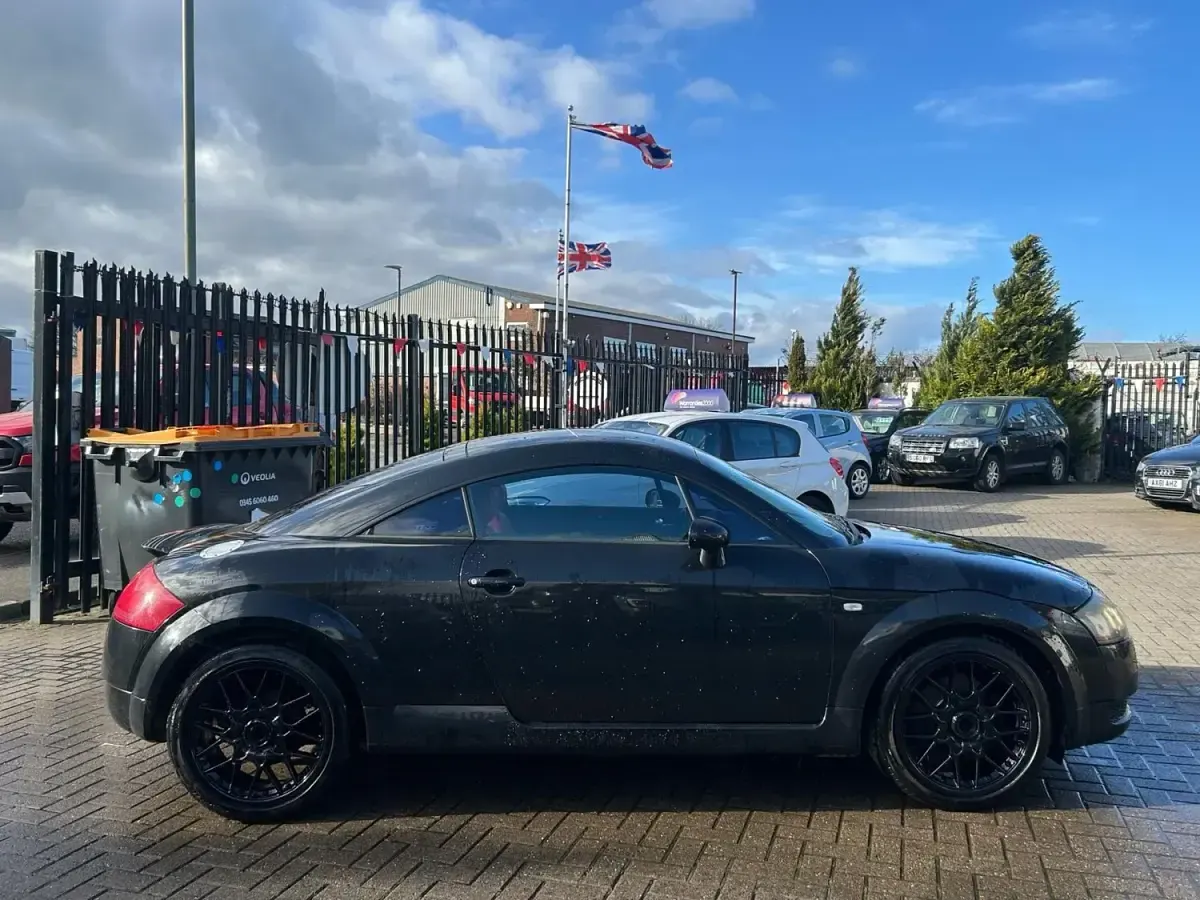 Używany Audi TT Advanced 225 KM (165 kW) 2003 Czarny Coupe