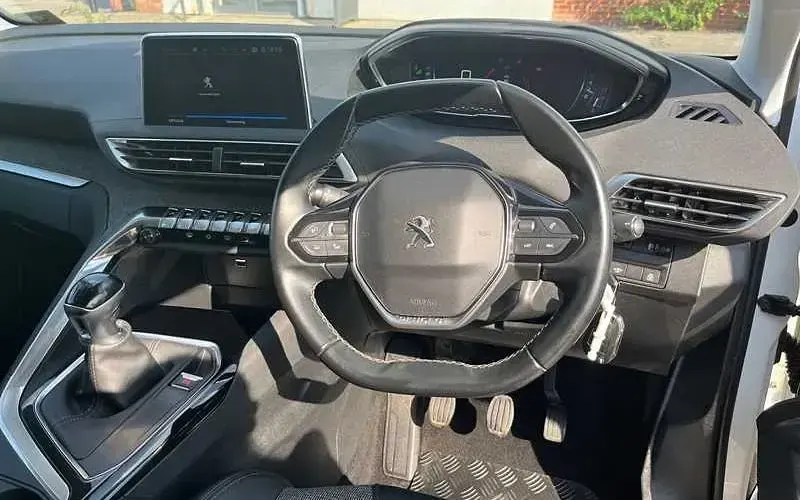 Used Peugeot 5008 Allure 131 HP (96 kW) 2019 White SUV