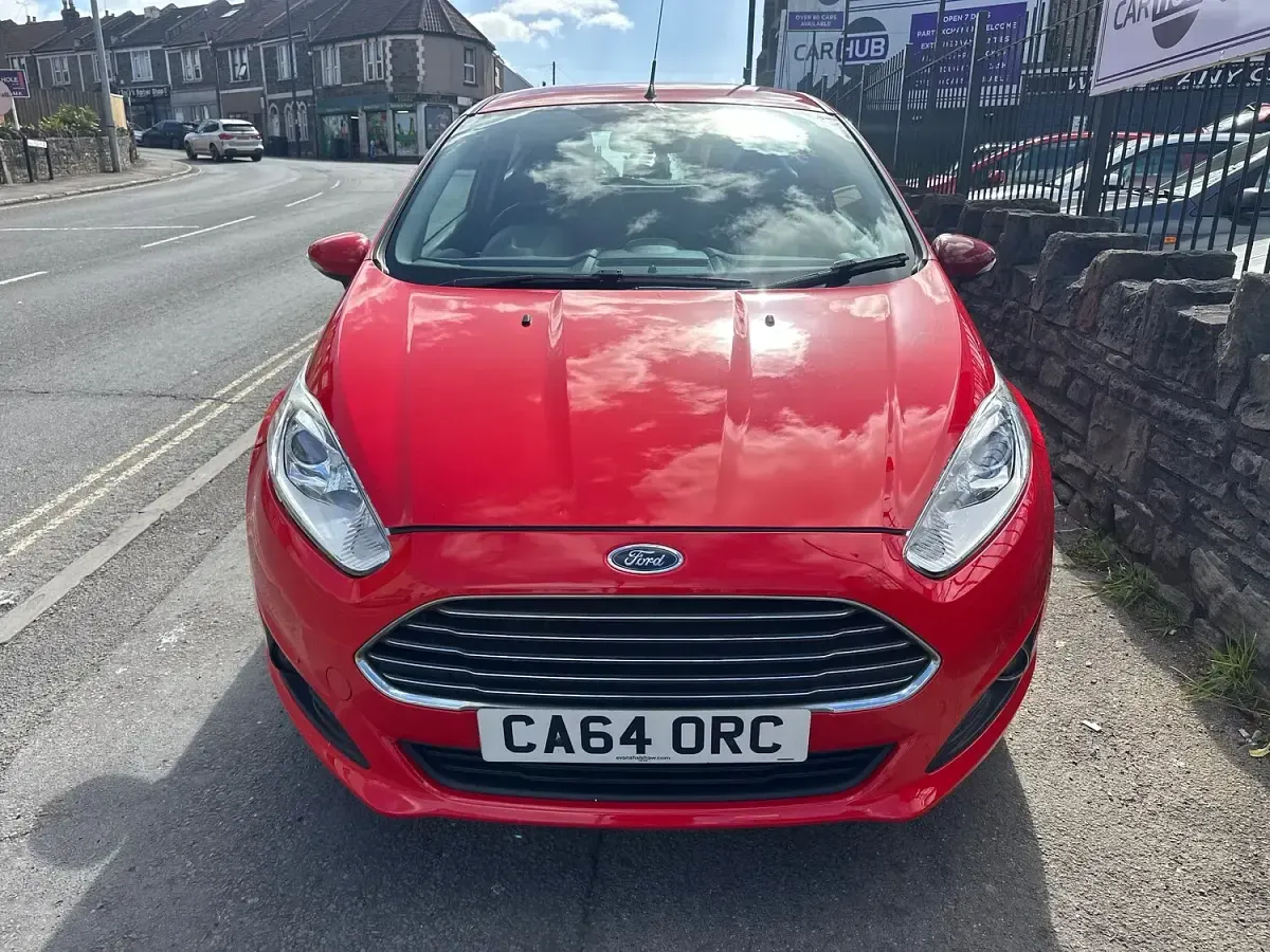 Used Ford Fiesta Zetec 82 HP (60 kW) 2015 Red Hatchback