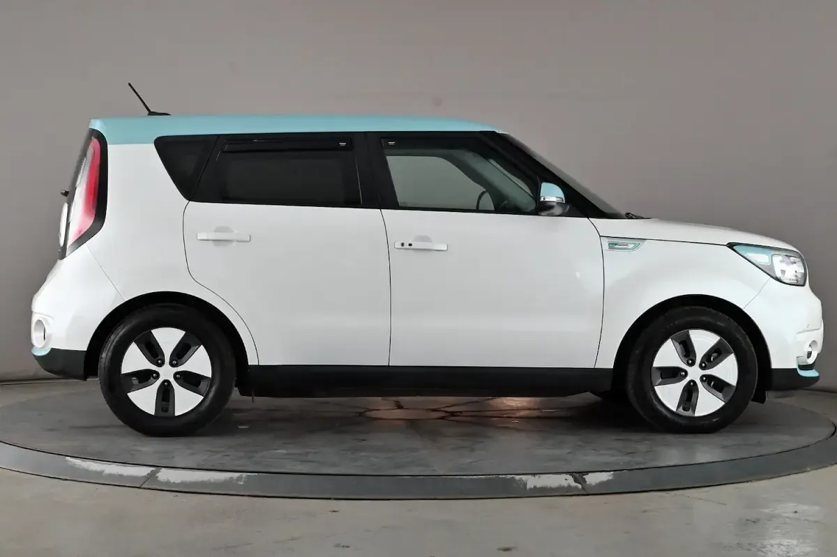 Used Kia Soul EV 80 kW (110 HP) 2018 White SUV