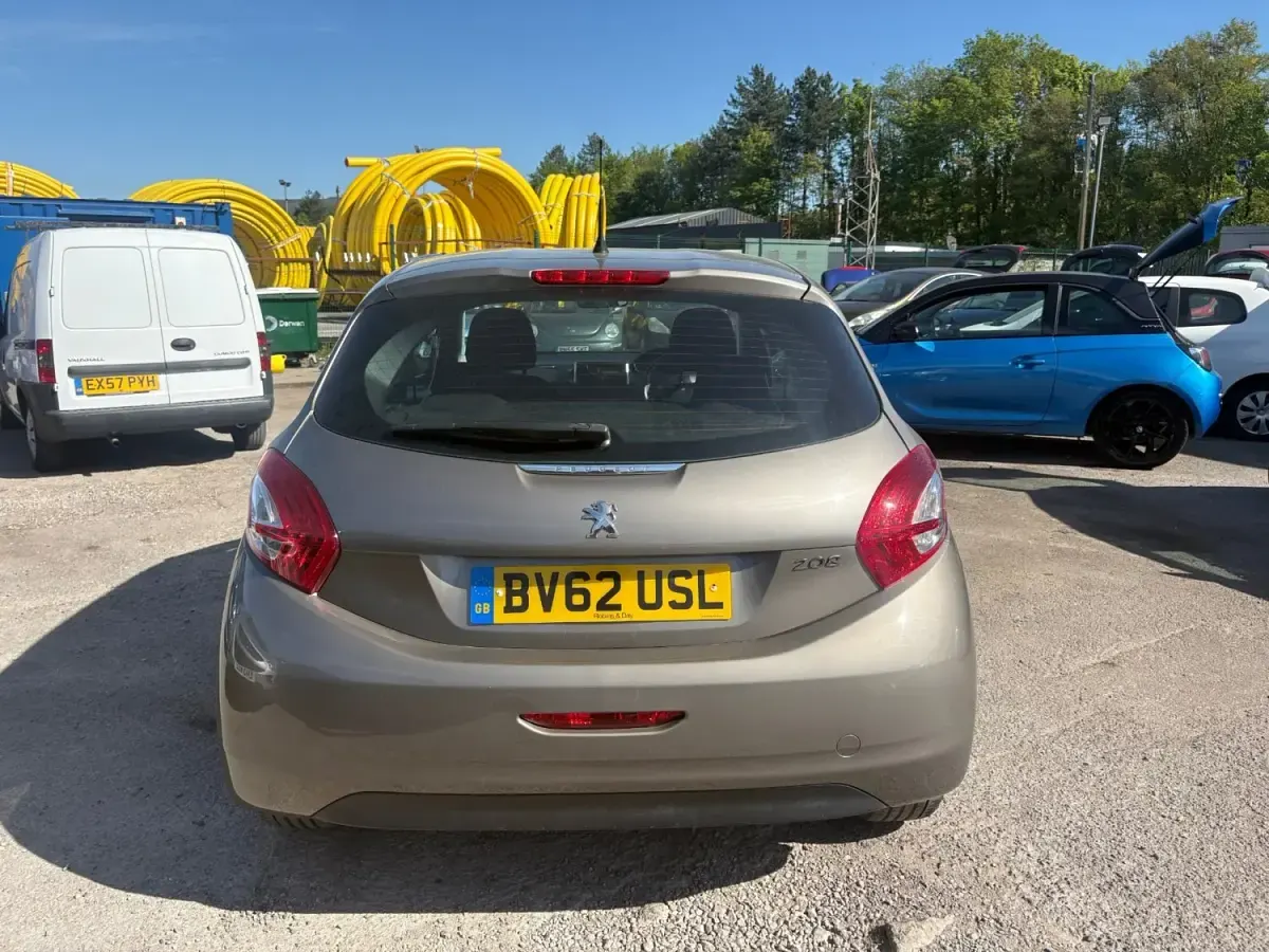 Gebraucht Peugeot 208 Active 68 PS (50 kW) 2012 Grau Kleinwagen
