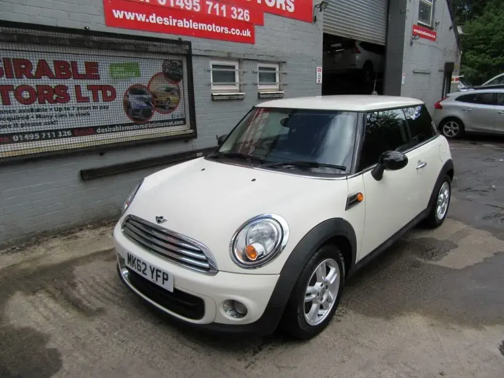 Begagnad Mini ONE Hatch 2012 Vit Halvkombi