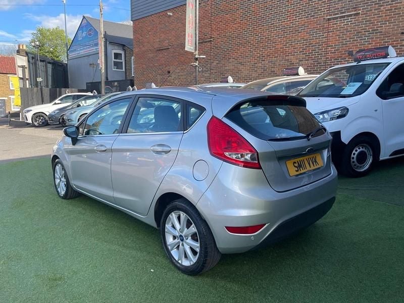 Used Ford Fiesta Zetec 96 HP (70 kW) 2011 Silver Hatchback