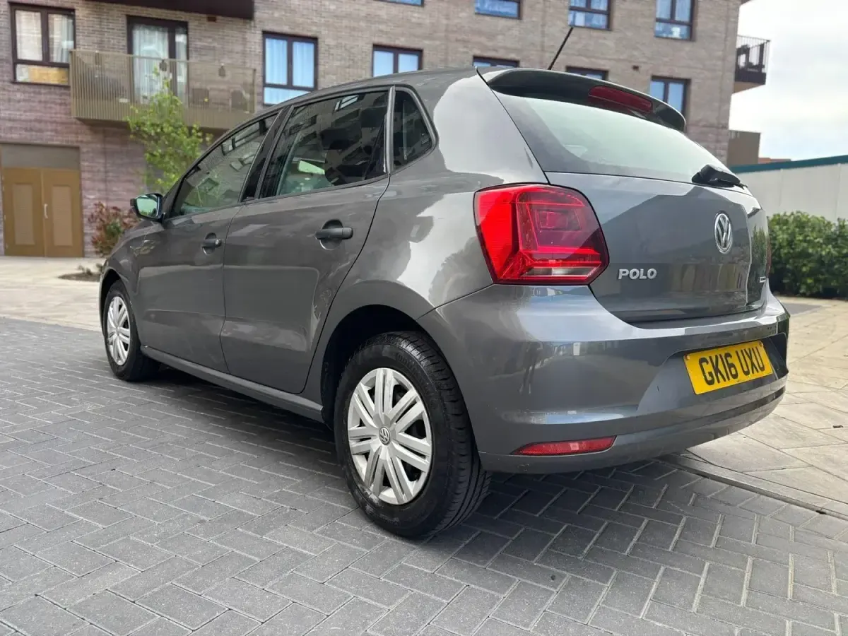 Begagnad VW Polo S 2016 Grå Halvkombi