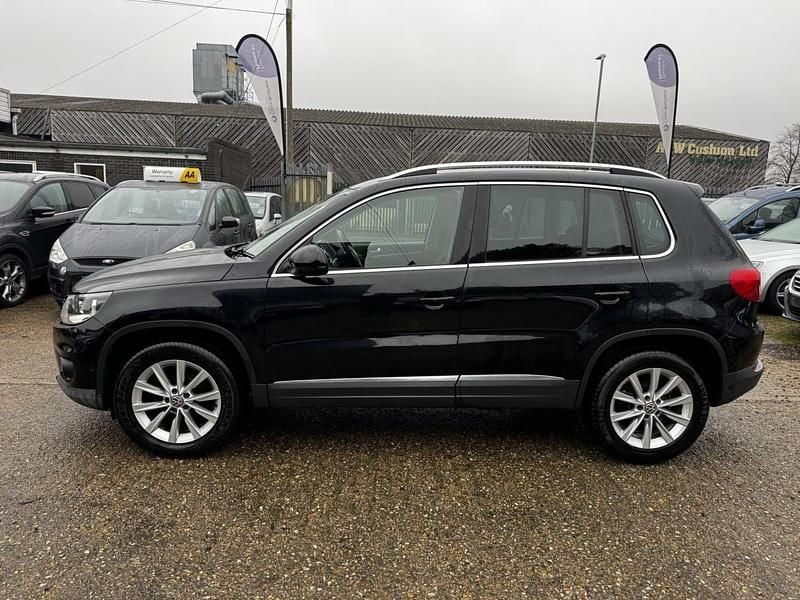 Used VW Tiguan SE 140 HP (102 kW) 2012 Black SUV