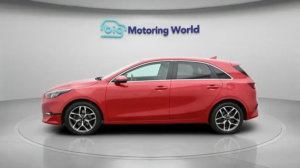 Używany Kia Ceed 158 KM (116 kW) 2023 Czerwony Hatchback