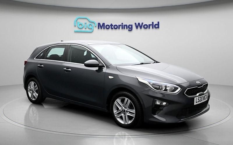 Usado Kia Ceed 120 HP (88 kW) 2020 Cinzento Citadino