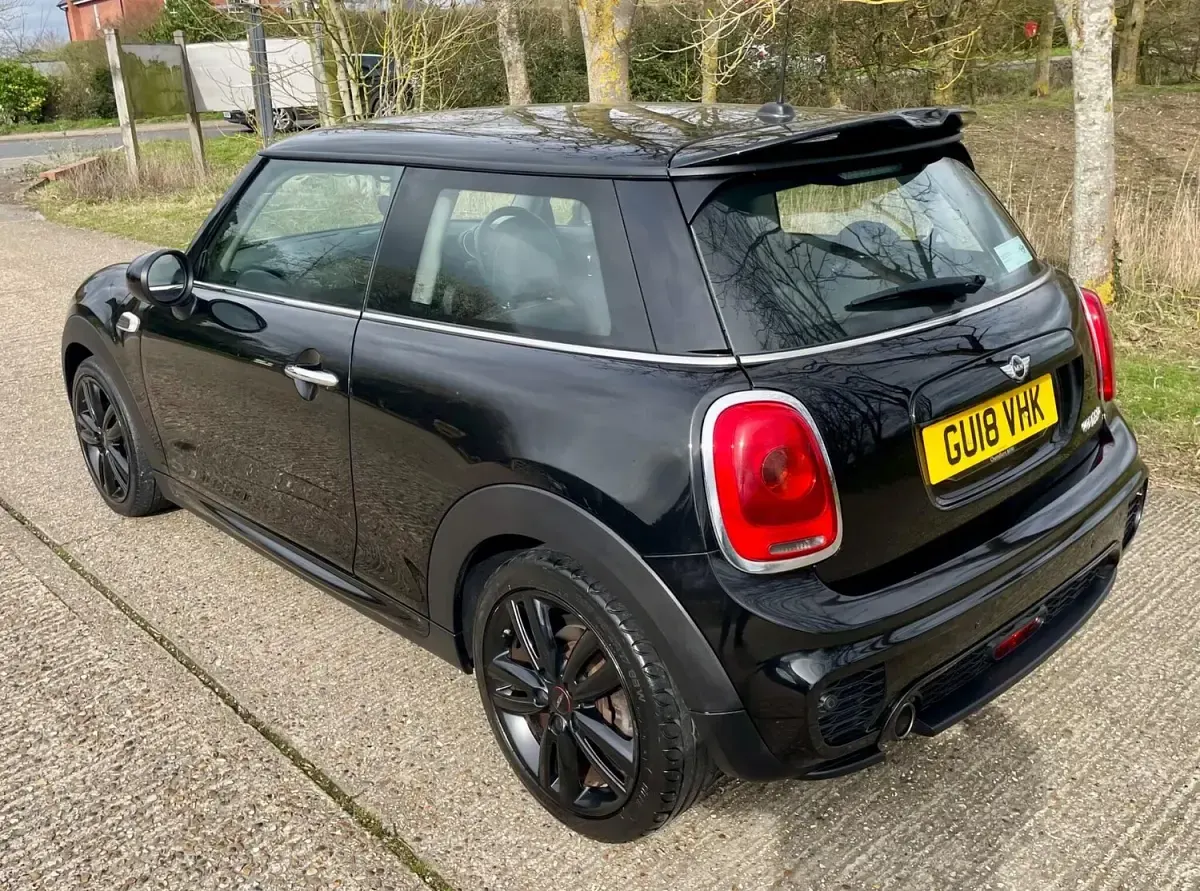 Used Mini Cooper Hatch 134 HP (98 kW) 2018 Black Hatchback