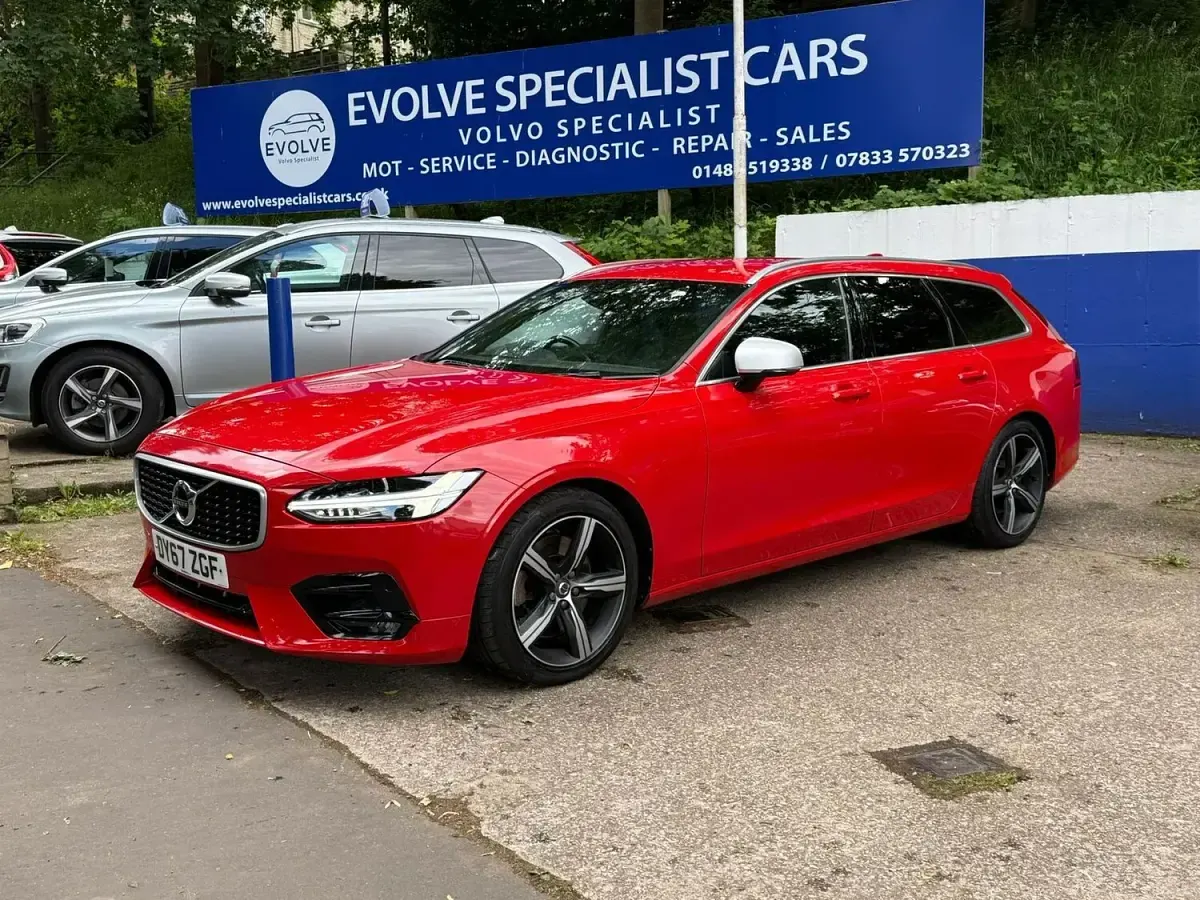 Used Volvo V90 R-Design 235 HP (172 kW) 2017 Red Estate