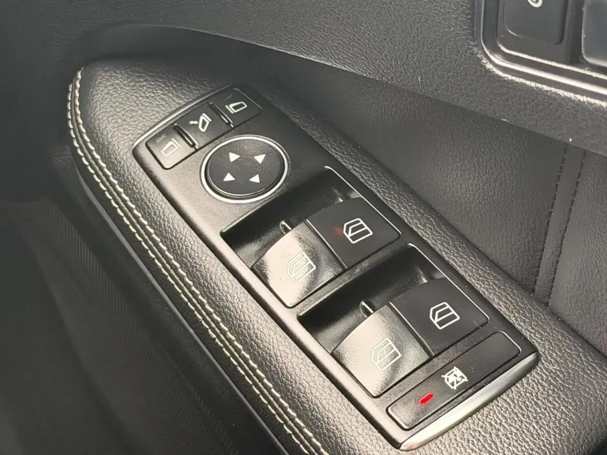Used Mercedes E220 2013 Black Sedan