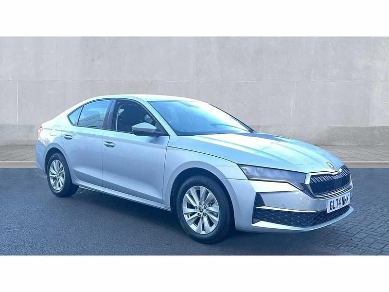Brilliant silver metallic Used 2024 Skoda Octavia SE Technology Hatchback | £18,920 (Fair price) - Image 1/4