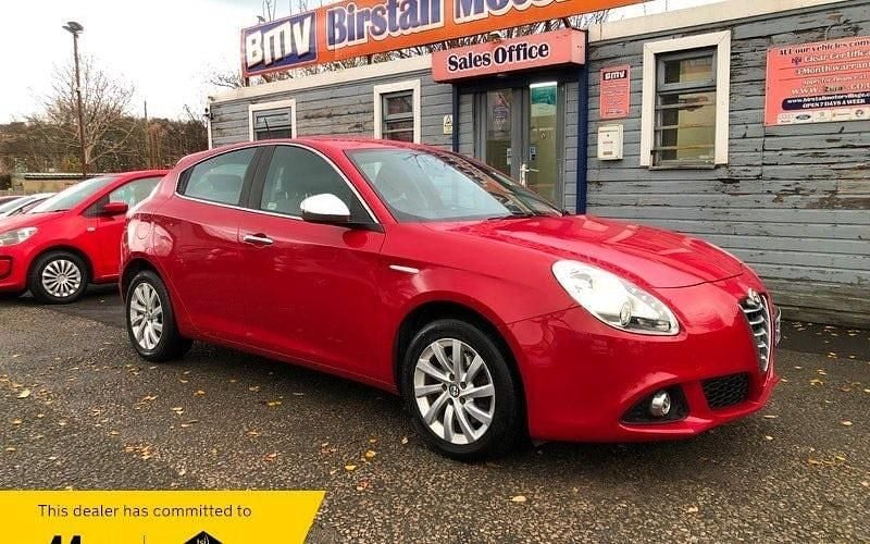 Red Used 2015 Alfa Romeo Giulietta Distinctive Hatchback | £5,295 (Fair price) - Image 1/4