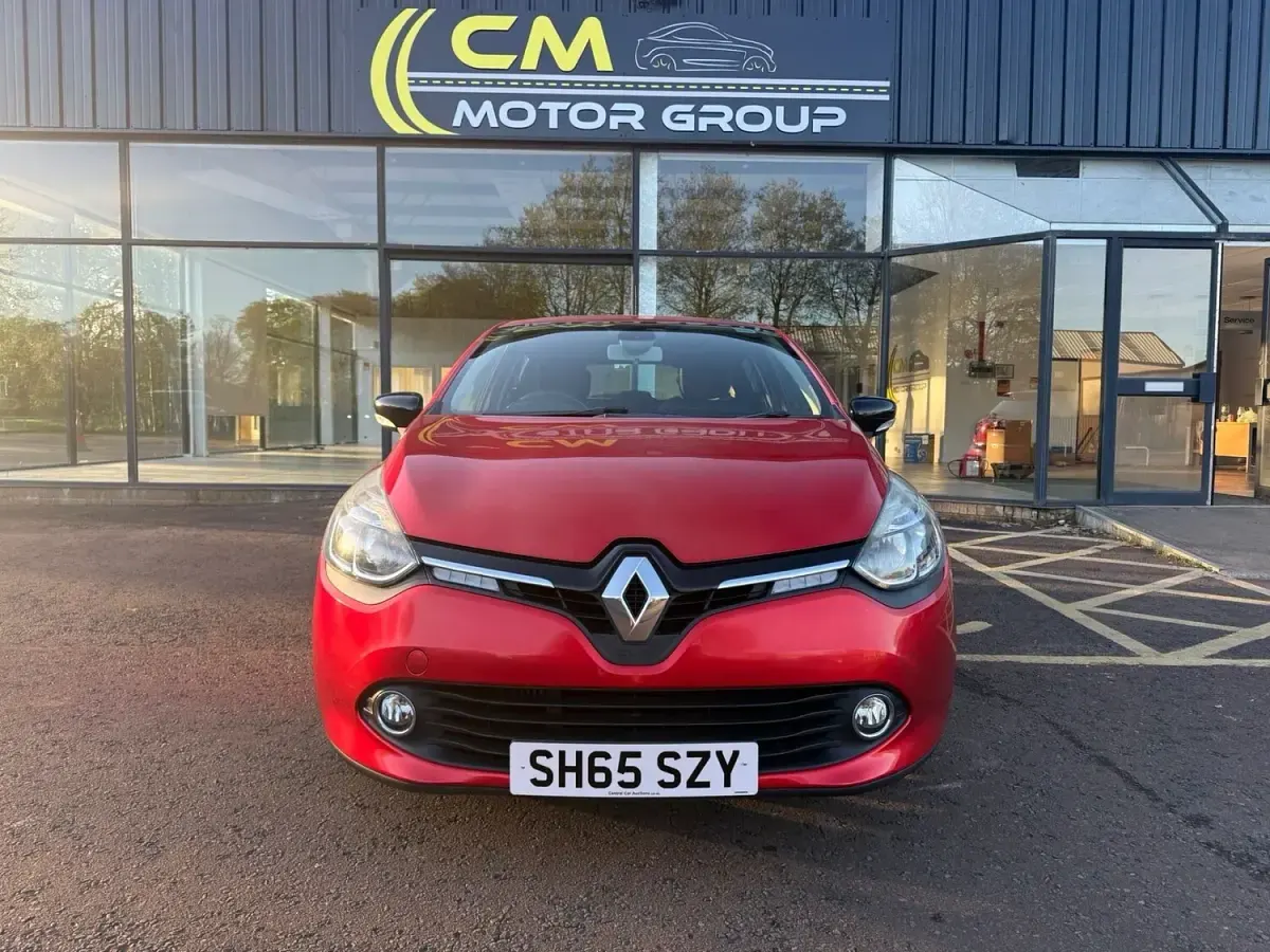 Used Renault Clio Dynamique 90 HP (66 kW) 2015 Red Hatchback