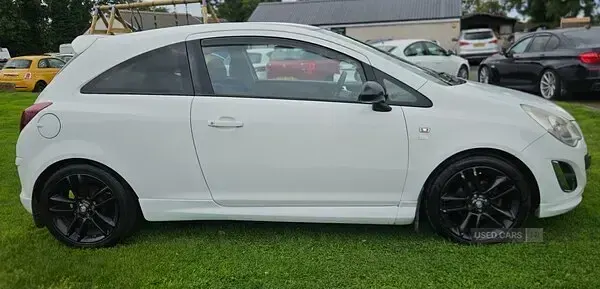 Used Vauxhall Corsa Edition 84 HP (61 kW) 2011 White Hatchback
