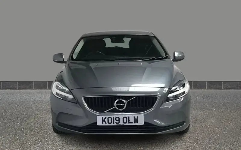 Used Volvo V40 Momentum 122 HP (89 kW) 2019 Grey Hatchback