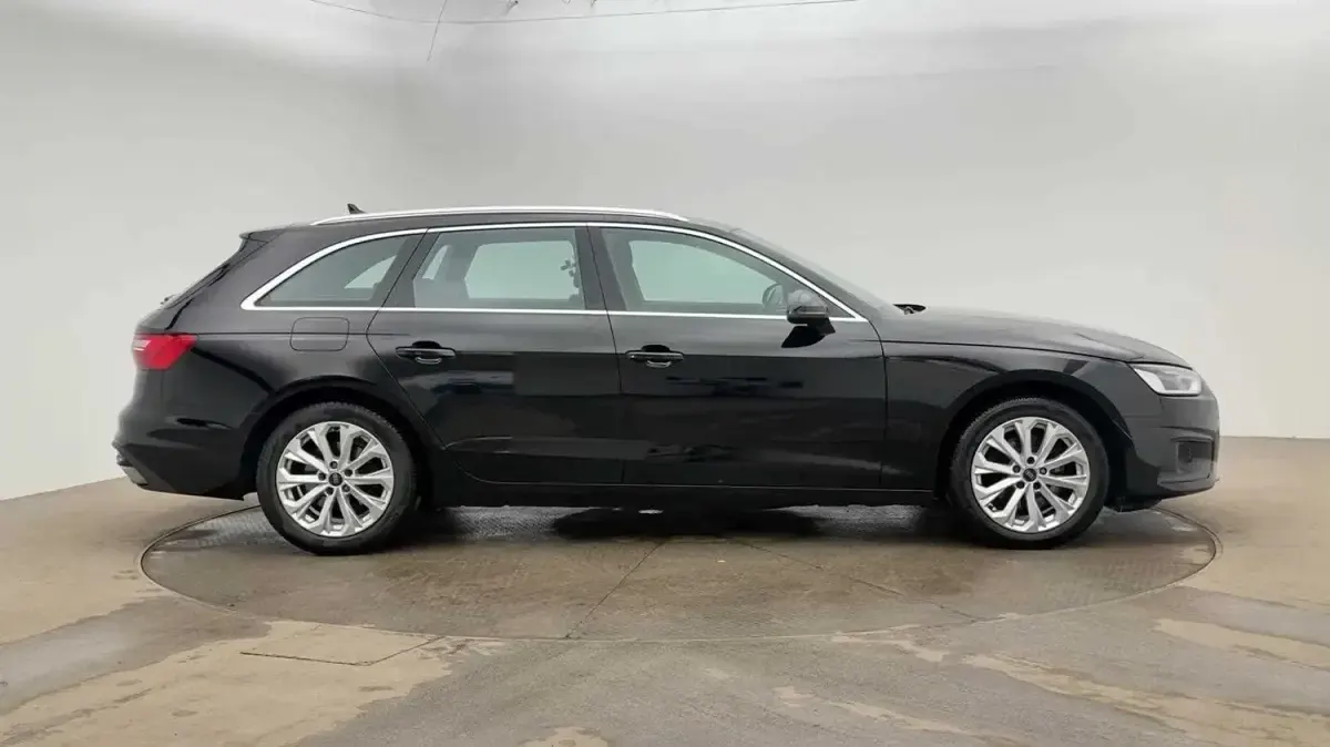 Używany Audi A4 Black Edition 2023 Czarny Kombi