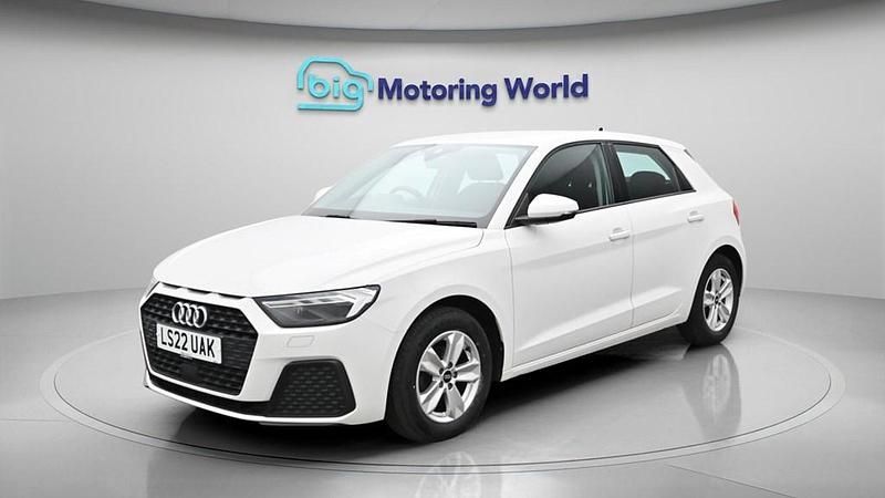 Used Audi A1 Sportback 95 HP (69 kW) 2022 White Hatchback
