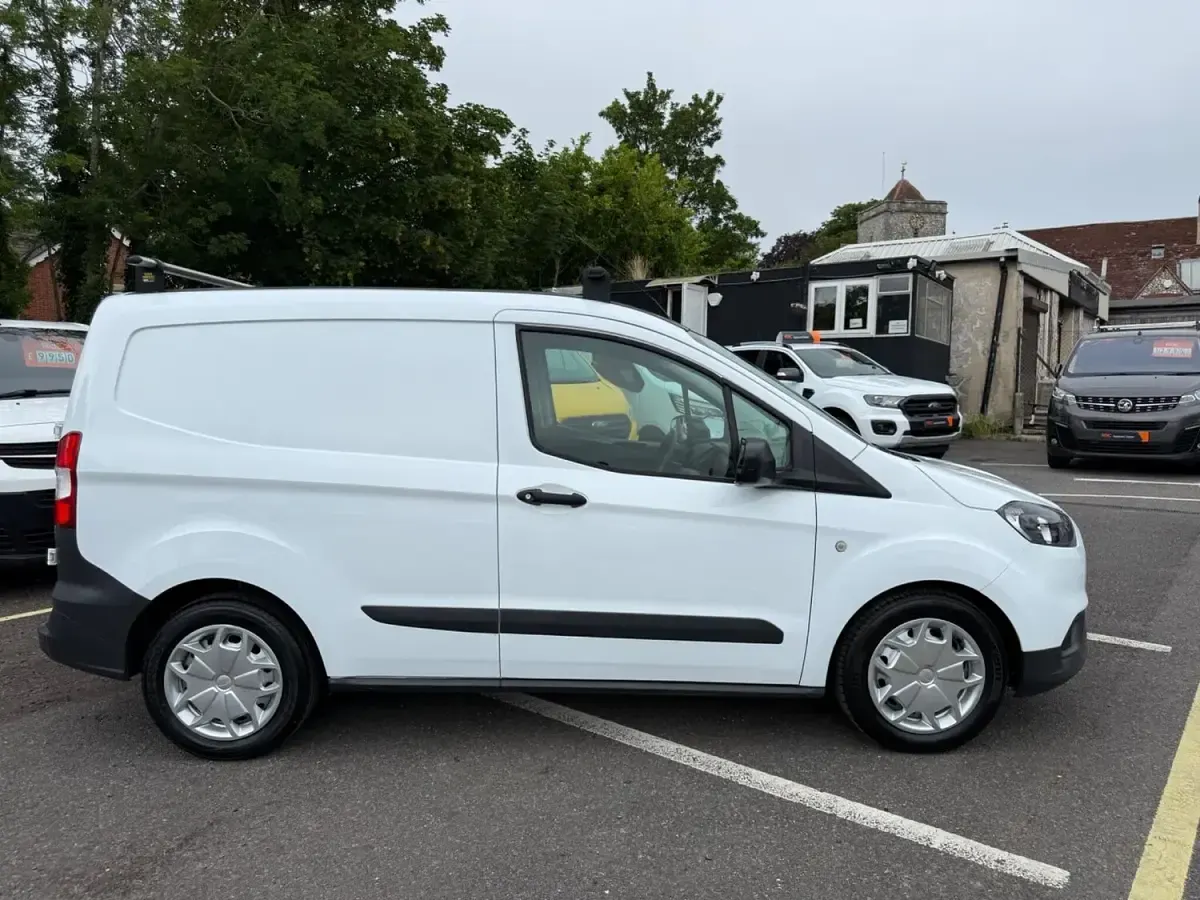 Used Ford Courier S 2022 White MPV