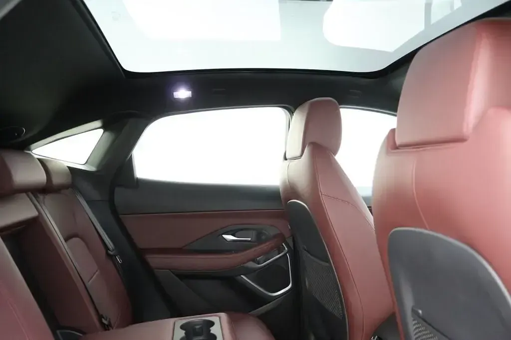 Usado Jaguar E-Pace R-Dynamic 309 HP (227 kW) 2024 Cinzento SUV
