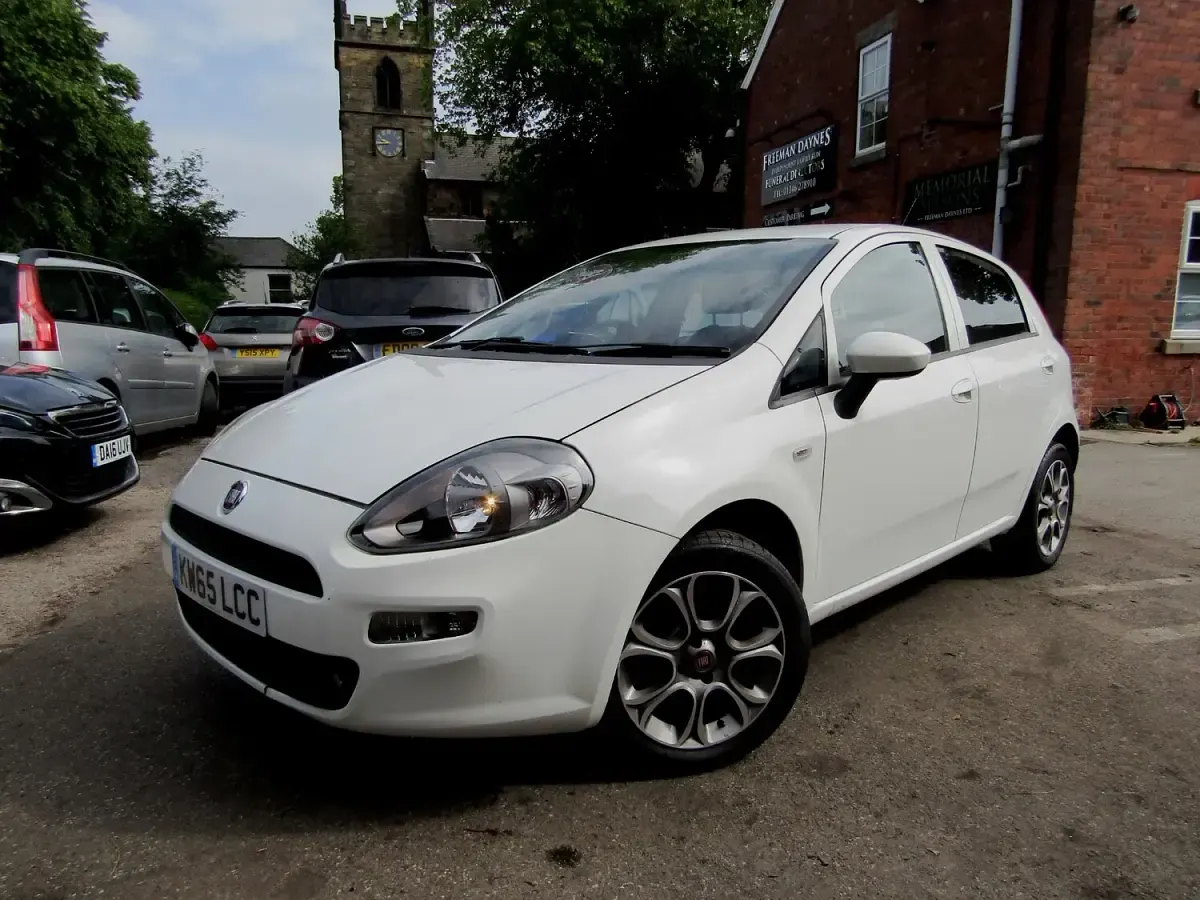 Used Fiat Punto Easy Plus 77 HP (56 kW) 2016 White Hatchback