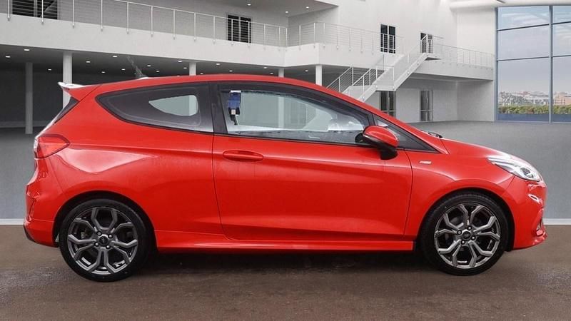 Usado Ford Fiesta ST-Line 2018 Rojo Utilitario