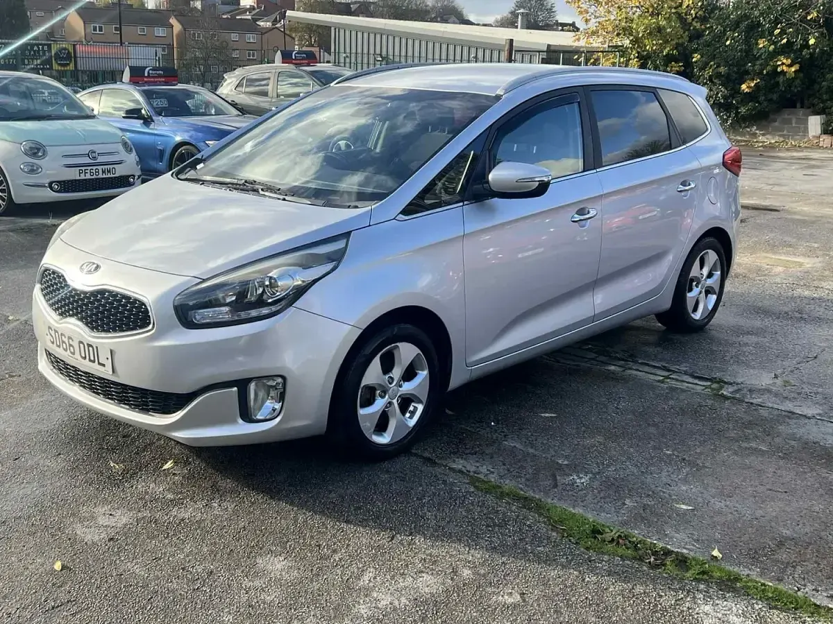 Used Kia Carens 135 HP (99 kW) 2016 Silver MPV