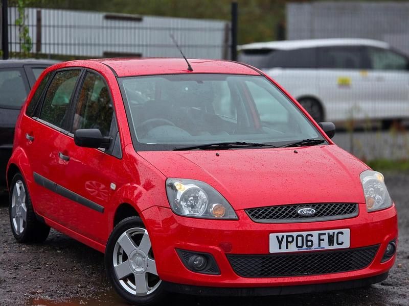 Red Used 2006 Ford Fiesta Zetec Hatchback | £895 (Good price) - Image 1/4