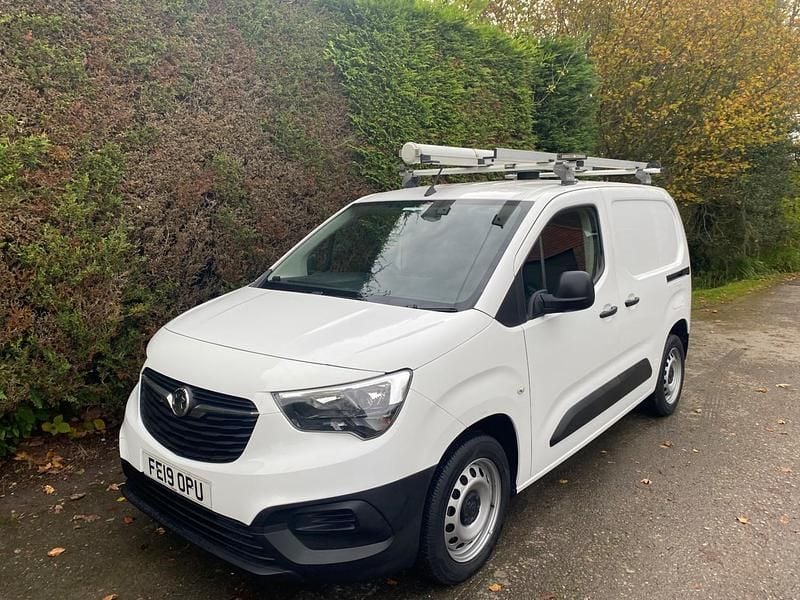 Used Vauxhall Combo Edition 100 HP (73 kW) 2019 White Van