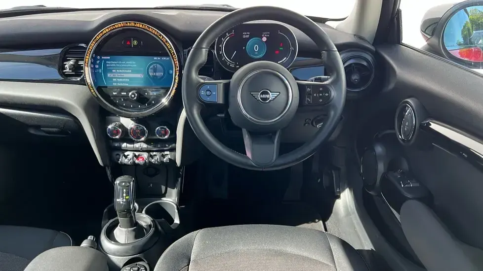 Usado Mini Cooper Classic 134 HP (98 kW) 2023 Vermelho Citadino