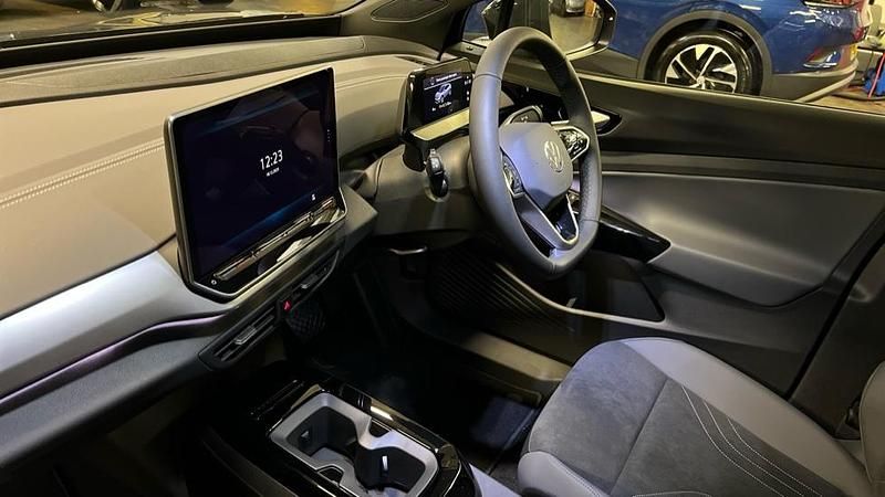 Used VW ID.4 Pure 125 kW (170 HP) 2025 Grenadilla black metallic SUV