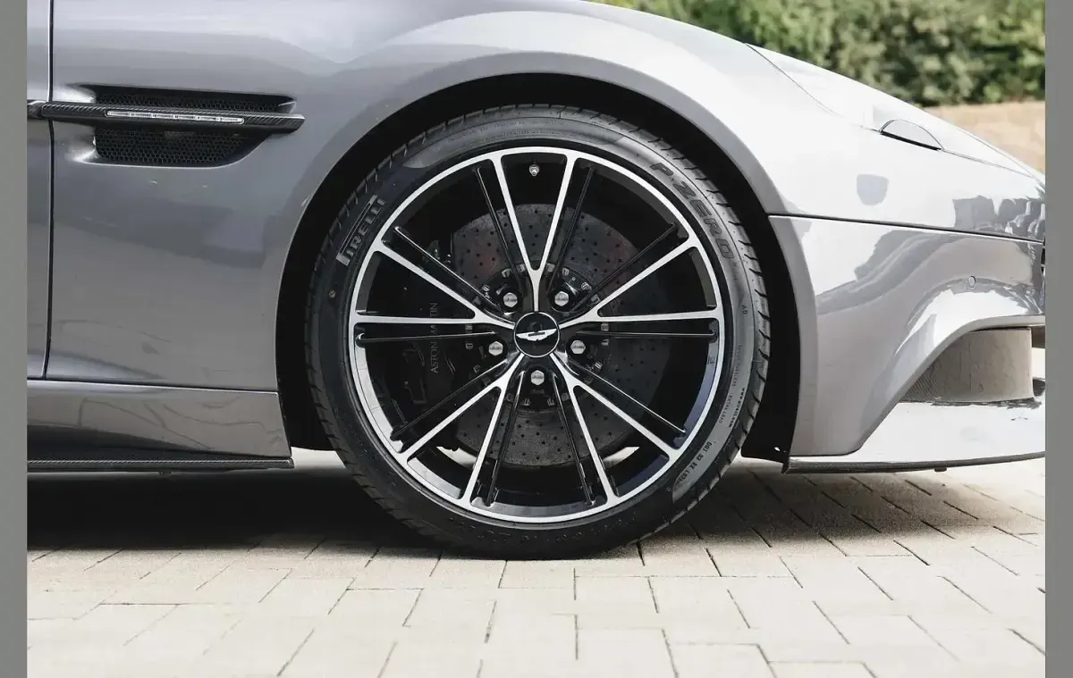 Used Aston Martin Vanquish 568 HP (417 kW) 2016 Silver Cabriolet