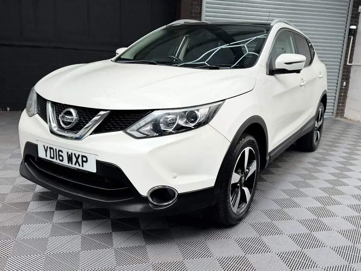 Used Nissan Qashqai N-Connecta 110 HP (80 kW) 2016 White SUV