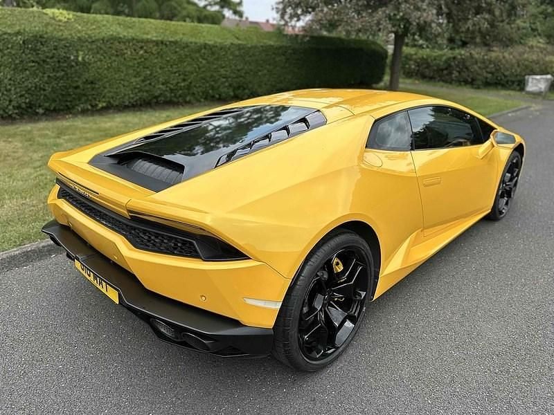 Used Lamborghini Huracán 610 HP (448 kW) 2015 Yellow Coupe