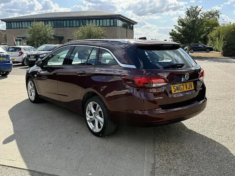 Used Vauxhall Astra SRi 150 HP (110 kW) 2018 Red Estate
