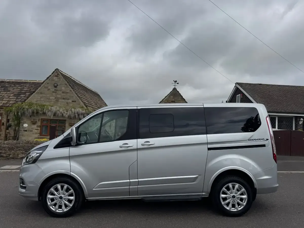 Begagnad Ford Tourneo Titanium 2020 Silver Minibuss
