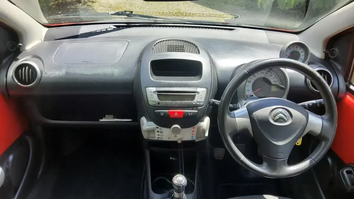 Used Citroën C1 68 HP (50 kW) 2014 Red Hatchback