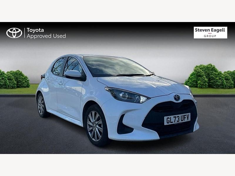 Used Toyota Yaris Hybrid 116 HP (85 kW) 2024 White Hatchback
