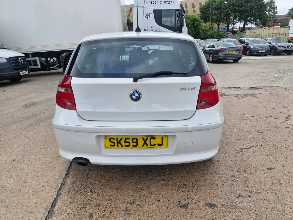 Used BMW 118 Sport Line 2009 White Hatchback