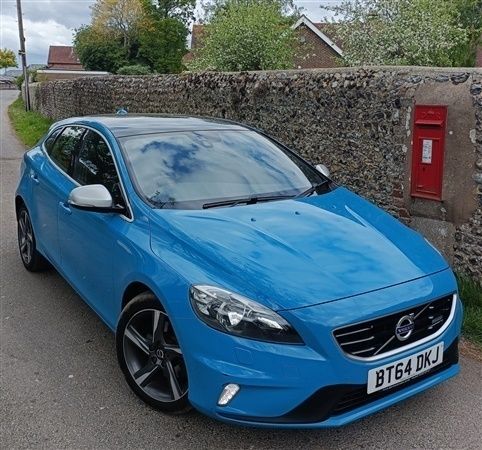 Blue Used 2014 Volvo V40 R-Design Estate | £4,995 (Super price) - Image 1/1