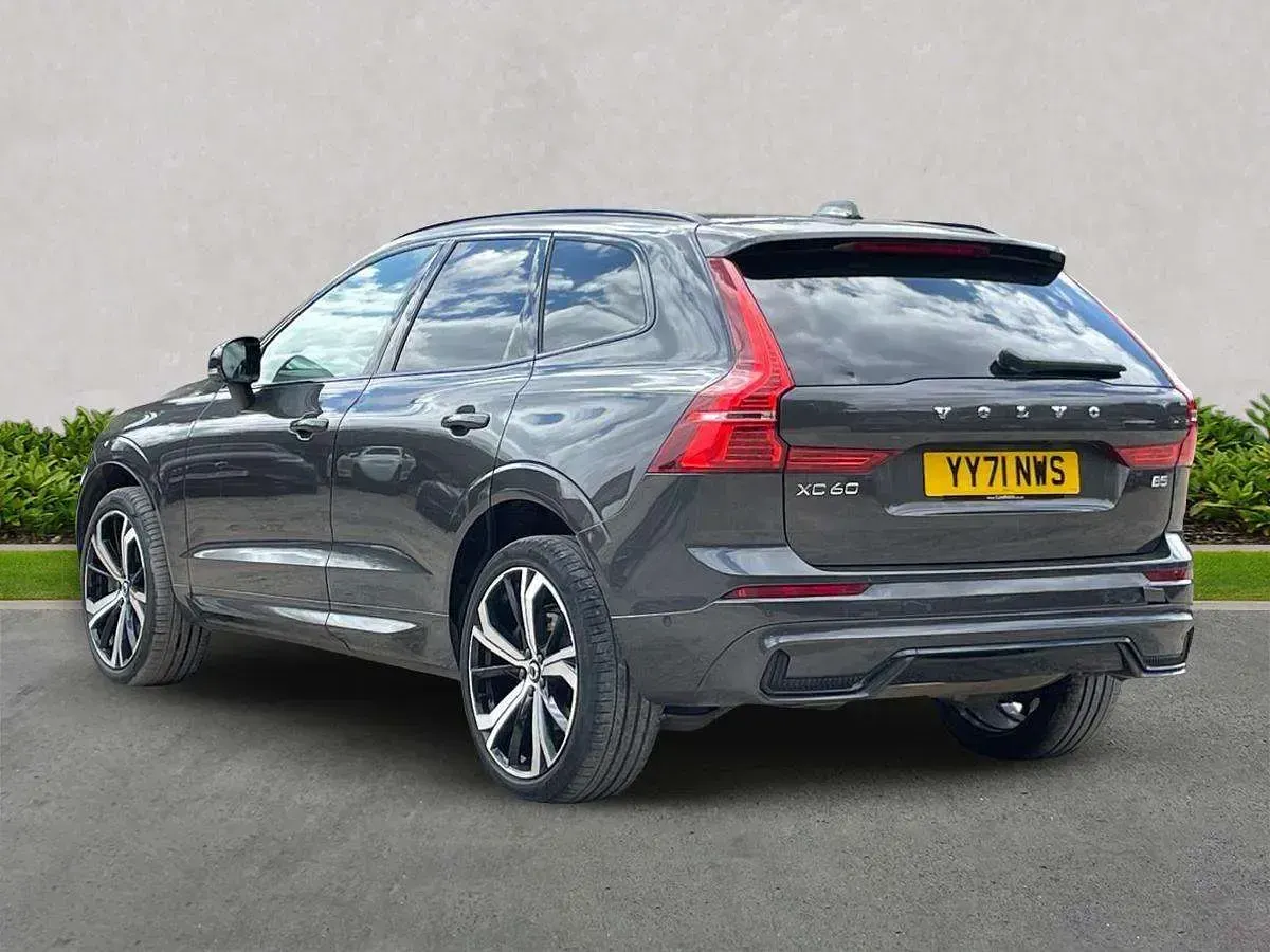 Used Volvo XC60 R-Design Pro 250 HP (183 kW) 2021 Grey SUV