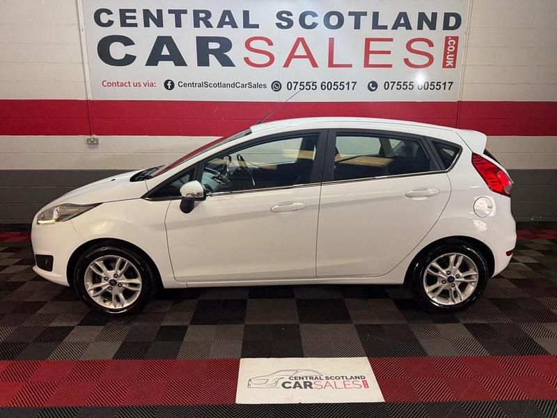 Usado Ford Fiesta Zetec 2016 Branco Citadino