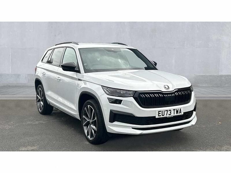Moon white metallic Used 2024 Skoda Kodiaq SportLine SUV | £27,950 (Fair price) - Image 1/4